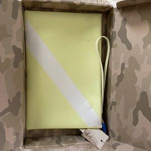 Rothy’s essential pouch